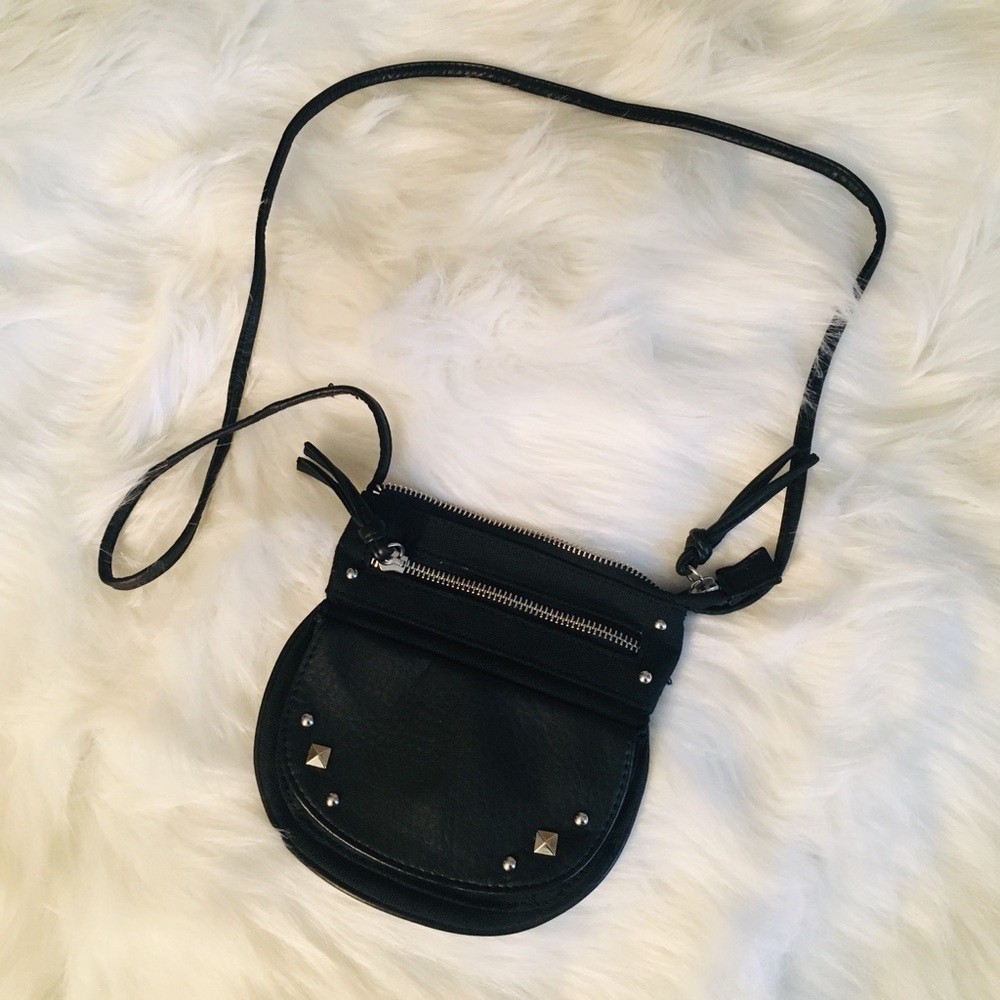 ❌SOLD❌ Small Black Crossbody - Picture 1 of 4